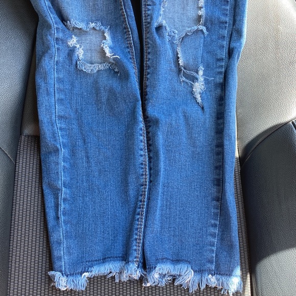 Push-up ripped jeans - Picture 2 of 3